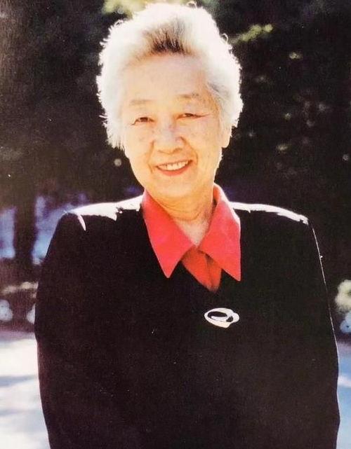 娱乐圈爆料于蓝,蓝生成新恋情曝光,神秘男友身份引热议  第3张 娱乐圈爆料于蓝,蓝生成新恋情曝光,神秘男友身份引热议  第3张